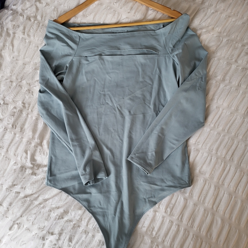 ABERCROMBIE & FITCH Dusty Blue Off Shoulder bodysuit XL